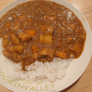 ダッチオーブンで作る無水チキン豚挽き肉カレー